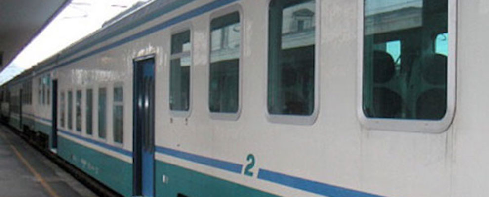 Intercity Reggio Calabria-Milano: Minaccia una capotreno e aggredisce gli agenti della polfer