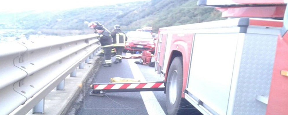 Violinista 26enne si suicida lanciandosi dal viadotto della A3 – Foto