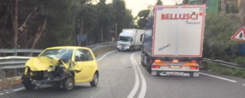 Incidente sulla strada statale 106