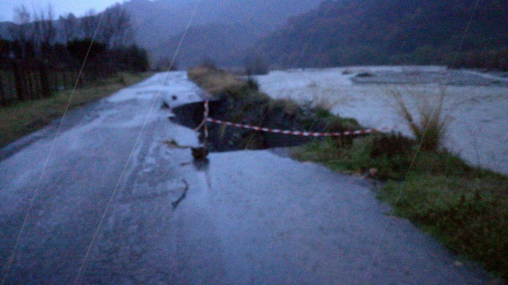 San Nicola, crolla strada che costeggia l'Allaro Ciavula