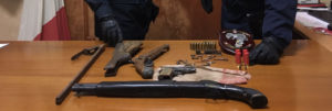Rosarno, arrestati padre e figlio per detenzione illegale di armi e ricettazione item-thumbnail
