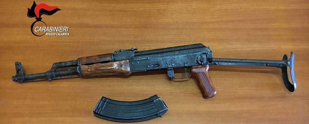 Rinvenuto Kalashnikov in un casolare abbandonato