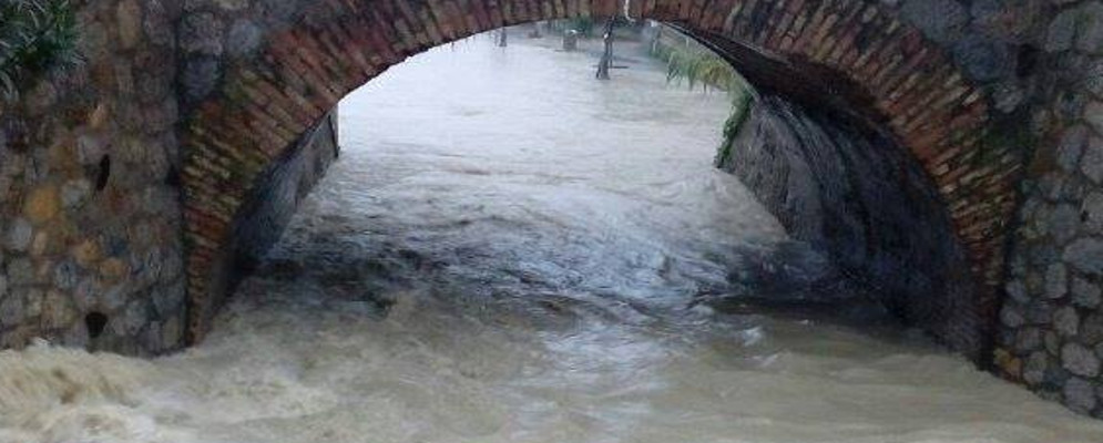 Arriva la pioggia e Caulonia marina si allaga – video