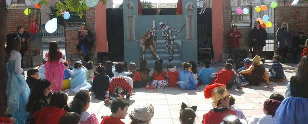 Il Carnevale della Scuola Primaria di Caulonia tra spettacoli di burattini e balli in maschera