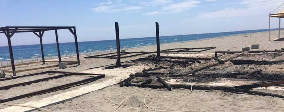 Siderno: Alle fiamme il chiosco del Grand Hotel President