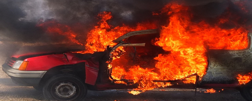 Distrutta dalle fiamme l’auto di un giornalista in Calabria, non si esclude dolo