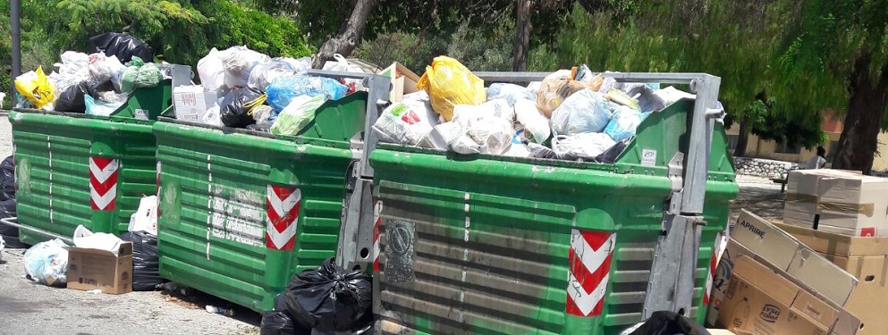 Continua il problema della spazzatura a Caulonia Marina