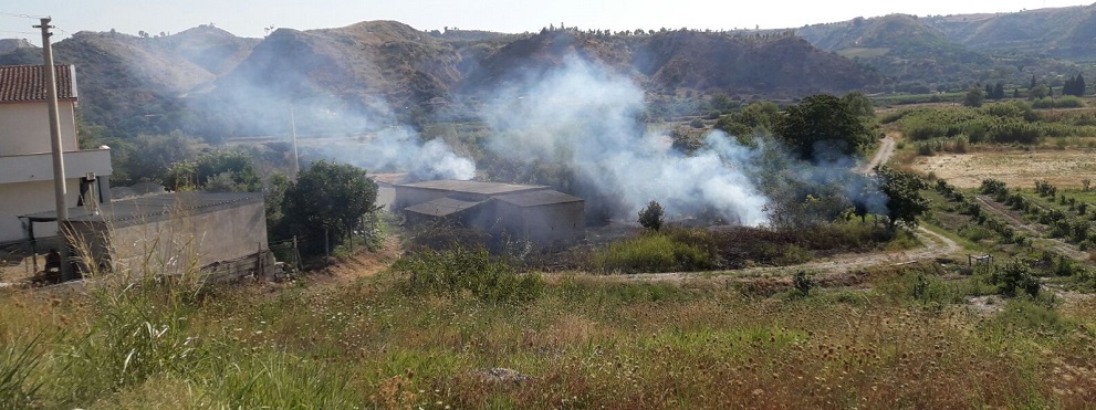 Incendio in contrada Liserà a Caulonia