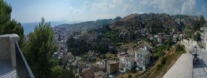 Minori sbarcati a Roccella, scatta la solidarietà dei volontari e dei commercianti item-thumbnail