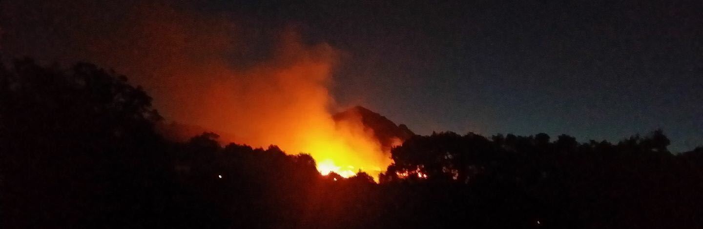 A Gioiosa brucia la collina di Pantaleo