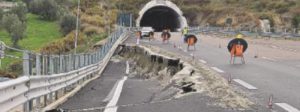 Nuova 106, la strada sprofonda nella notte item-thumbnail