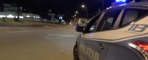 Rischia di investire un pedone per fuggire dalla polizia: scatta l’obbligo di dimora per un lametino item-thumbnail