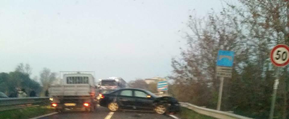 Incidente sulla S.S. 106 nei pressi di Monasterace, traffico in tilt