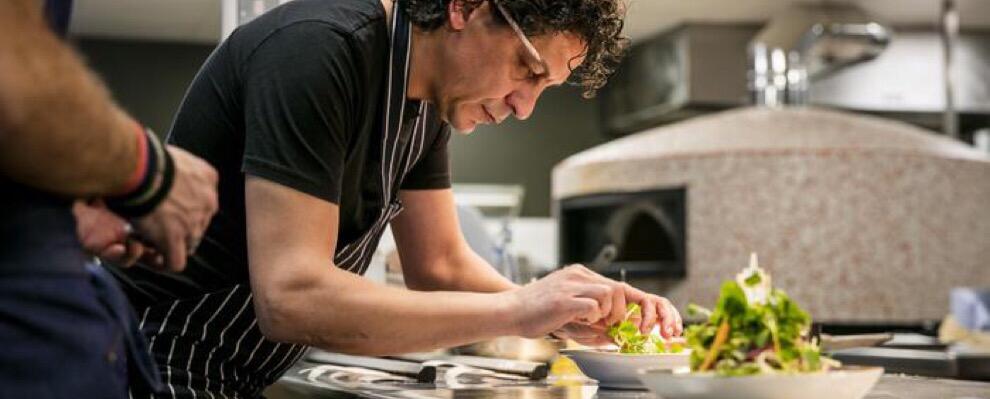 Lo chef calabrese Francesco Mazzei conquista Londra con il suo libro “Mezzogiorno”