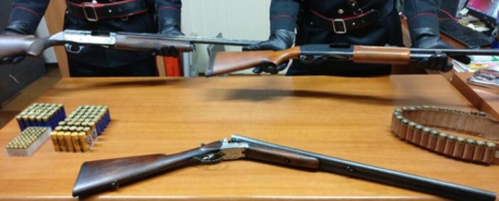 Sequestra e minaccia con fucile una coppia per non pagare un debito, arrestato dai carabinieri