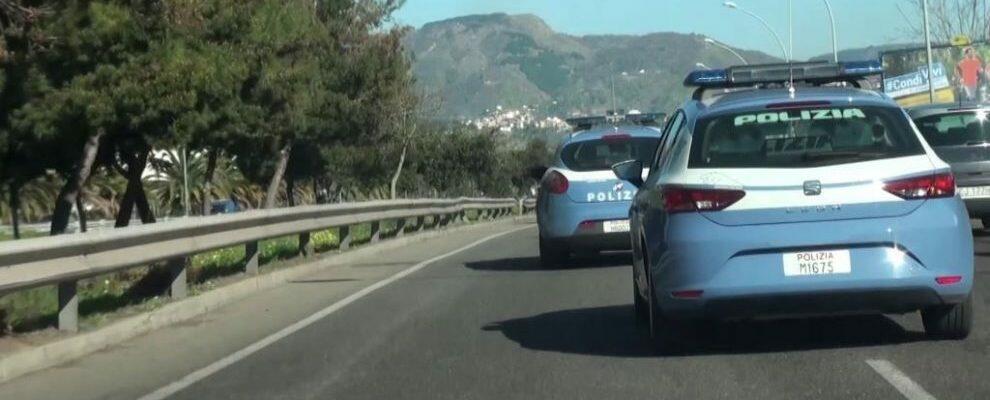 Vede guidare da uno sconosciuto la propria auto rubata e chiama la polizia che arresta un pregiudicato