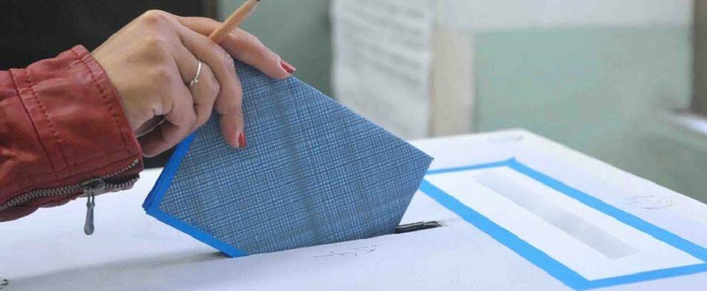 Elezioni Comunali, affluenza ore 12: i gioiosani hanno votato più dei locresi