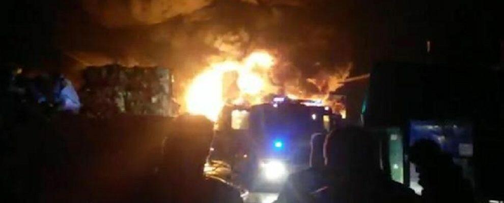 Tendopoli San Ferdinando: incendio nella notte, un morto e due feriti