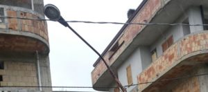 Pericolo a Caulonia superiore: palo della luce in bilico item-thumbnail