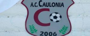 Il Presidente dell’A.S.D. Caulonia 2006 si dimette ma lascia la squadra in mano ai suoi dirigenti item-thumbnail