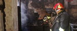 Fiamme del camino sprigionano un incendio, muore una donna item-thumbnail