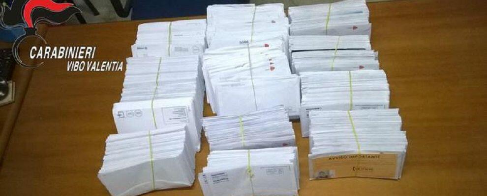 Denunciato postino per aver nascosto 1700 lettere nel congelatore