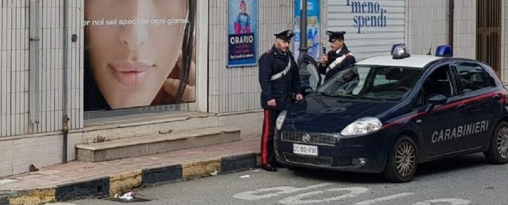 Sorpreso nella notte mentre tentava di derubare un negozio, arrestato un pregiudicato