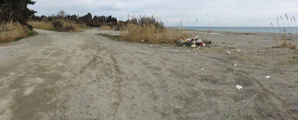 La pista ciclabile di Caulonia diventa una discarica abusiva