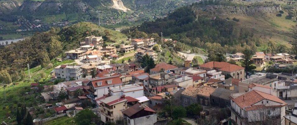 Caulonia, interdetto il traffico nella zona Carmine-Maietta: ReAzione cauloniese si scaglia contro l’amministrazione