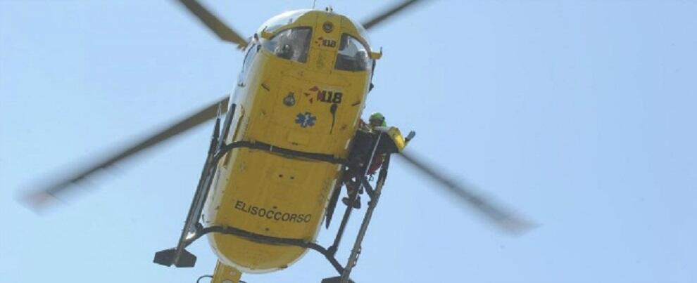 Panico sul lungomare di Brancaleone: ragazzo colto da malore si accascia al suolo. Interviene l’elisoccorso