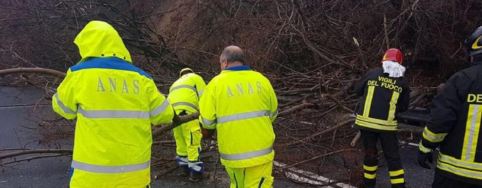 Frana strada in Calabria, disagi al traffico