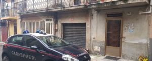 Panico a Cinquefrondi: donna si barrica in casa minacciando il suicidio, i carabinieri sventano il dramma item-thumbnail