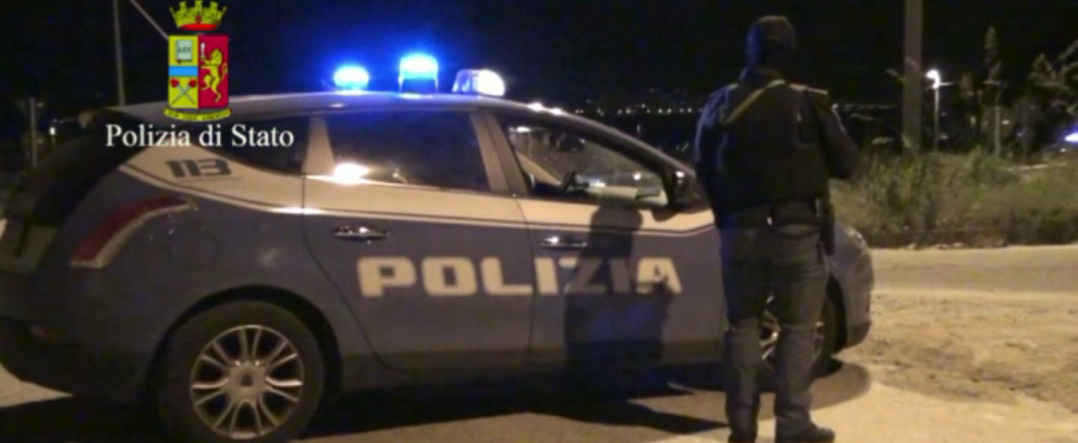 Calci e pugni a poliziotti per evitare l’arresto, in manette due pregiudicati