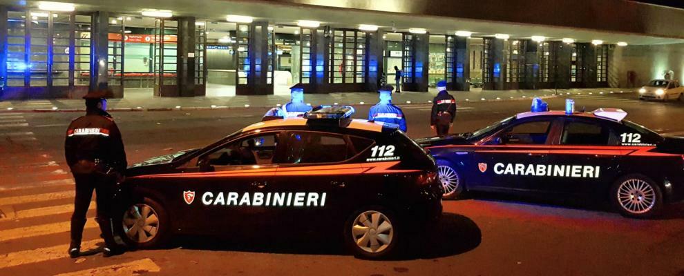 Sorpreso dal proprietario mentre tenta di rubargli il navigatore dall’auto, un arresto