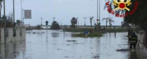 Maltempo: violenta mareggiata in Calabria, disagi alla circolazione item-thumbnail