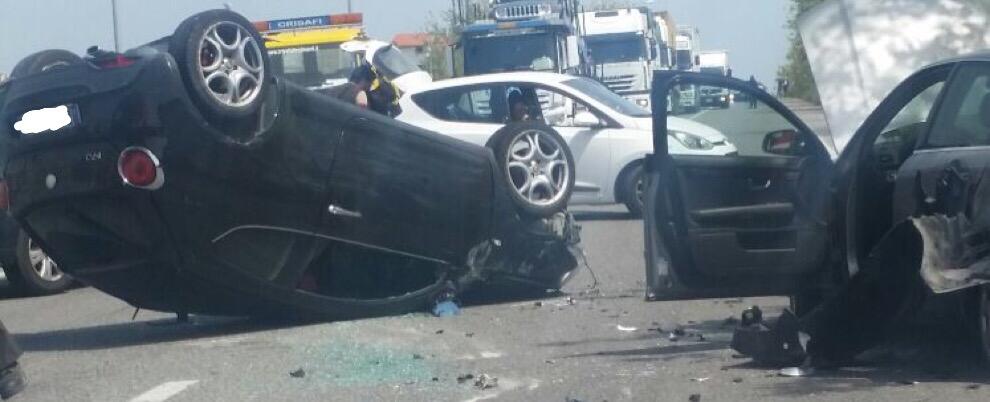 Brutto incidente all’entrata di Caulonia Marina, SS 106 bloccata