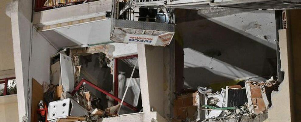 Tragedia in Calabria, esplosione in un appartamento: 2 morti e 4 feriti