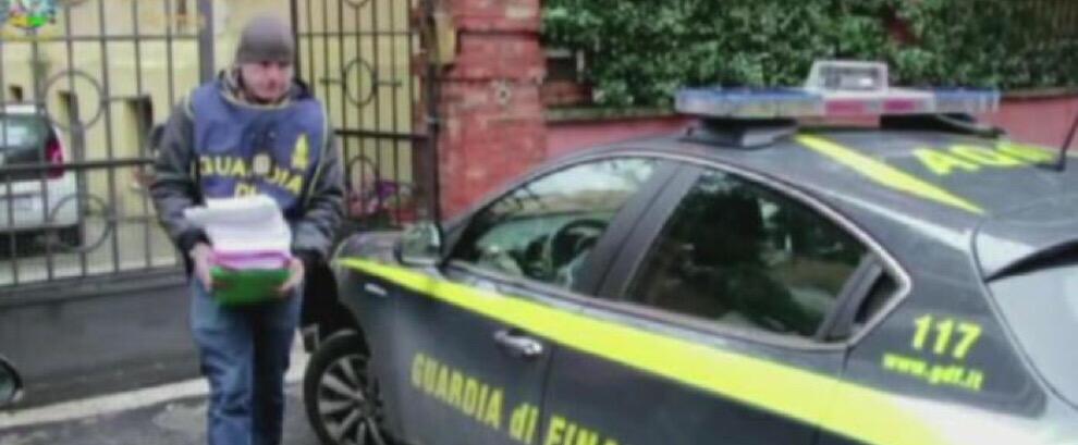 Scandalo tangenti: 21 arresti per associazione a delinquere, anche un ex magistrato