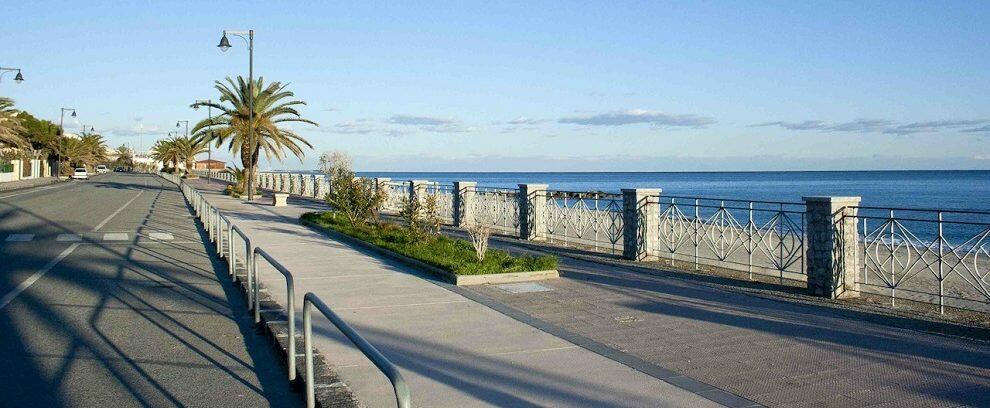 La spiaggia di Roccella Jonica conquista la 16° Bandiera Blu e si conferma tra le più belle d’Italia