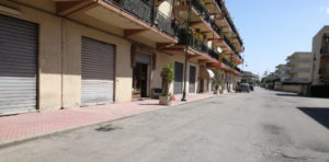 Caulonia marina, dopo un anno i residenti di via degli emigrati attendono ancora i dossi item-thumbnail