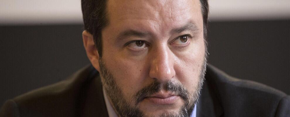 Migranti, svolta di Salvini: “Porti italiani chiusi, nave con 629 naufraghi li accolga Malta”