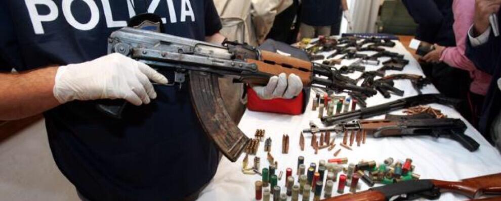 ‘Ndrangheta, traffico di armi micidiali gestito da soggetti contigui alle cosche Commisso e Cataldo