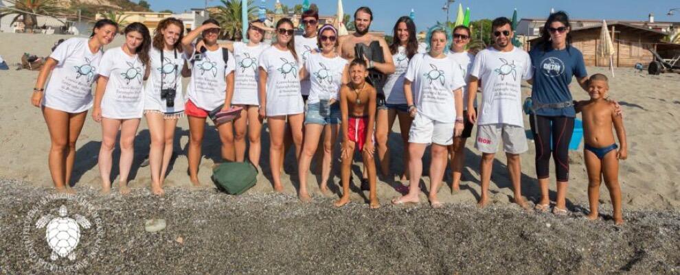 Ocean Day 2018, i volontari del Centro Recupero Tartarughe Marine di Brancaleone ripuliscono le spiagge