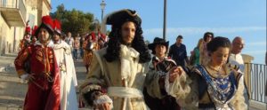 Grande apprezzamento del pubblico per il Corteo Carafa a Roccella Jonica item-thumbnail