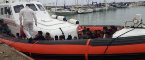 7 migranti sbarcati stamattina a Roccella Jonica positivi al covid 19 item-thumbnail