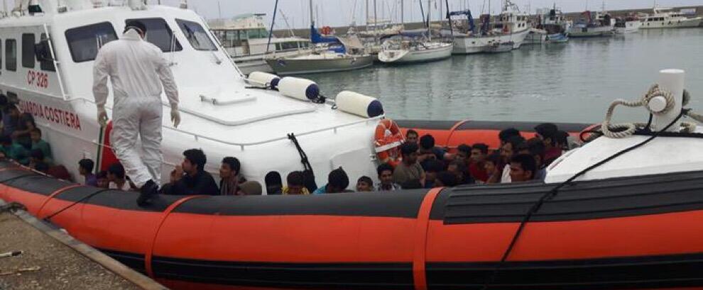 7 migranti sbarcati stamattina a Roccella Jonica positivi al covid 19