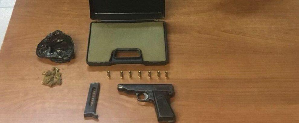 Sorpreso in auto con 7 grammi di marijuana e con una pistola nascosta in casa, in manette un idraulico reggino