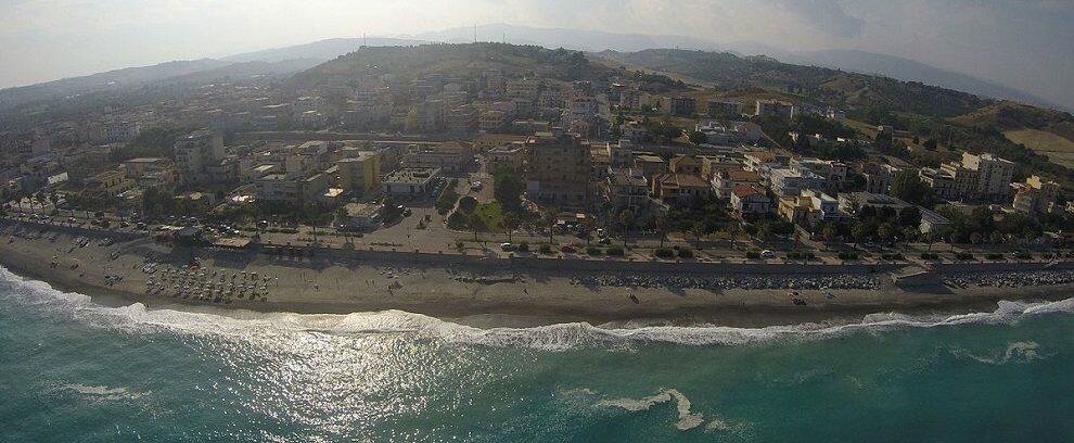 Lungomare di Monasterace: Spanò attacca l’Amministrazione Comunale