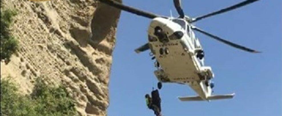 Cade escursionista a Pietra Cappa, salvata dal Reparto Volo della PS