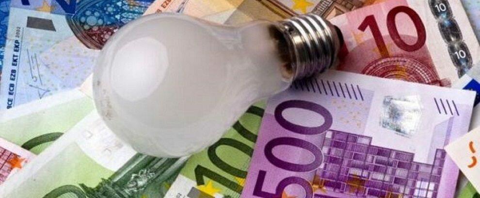 Luce e gas, dal primo luglio stangata in arrivo